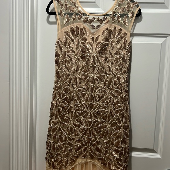 New with tag beautiful beaded gown - Picture 1 of 6